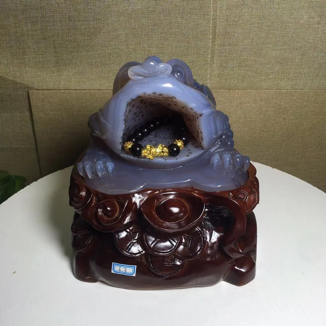 
wholesale crystals natural agate crystal agate geode Carve gold fortune toads carving crafts for feng shui 