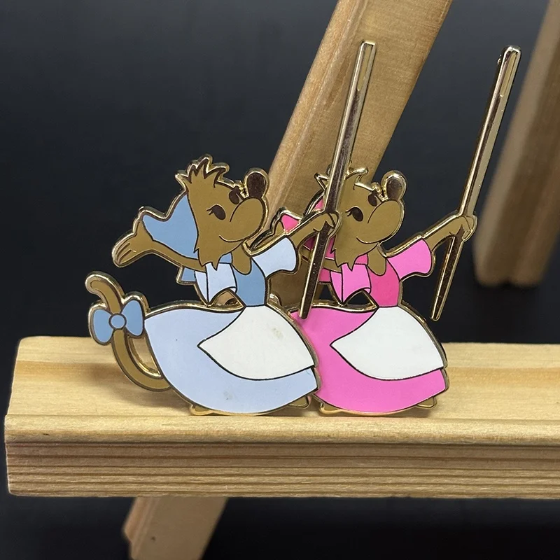 New Season Arrivals  Cheap Pin Manufacturer Hard Enamel  Cartoon mouse with Bow-tailed Metal pin