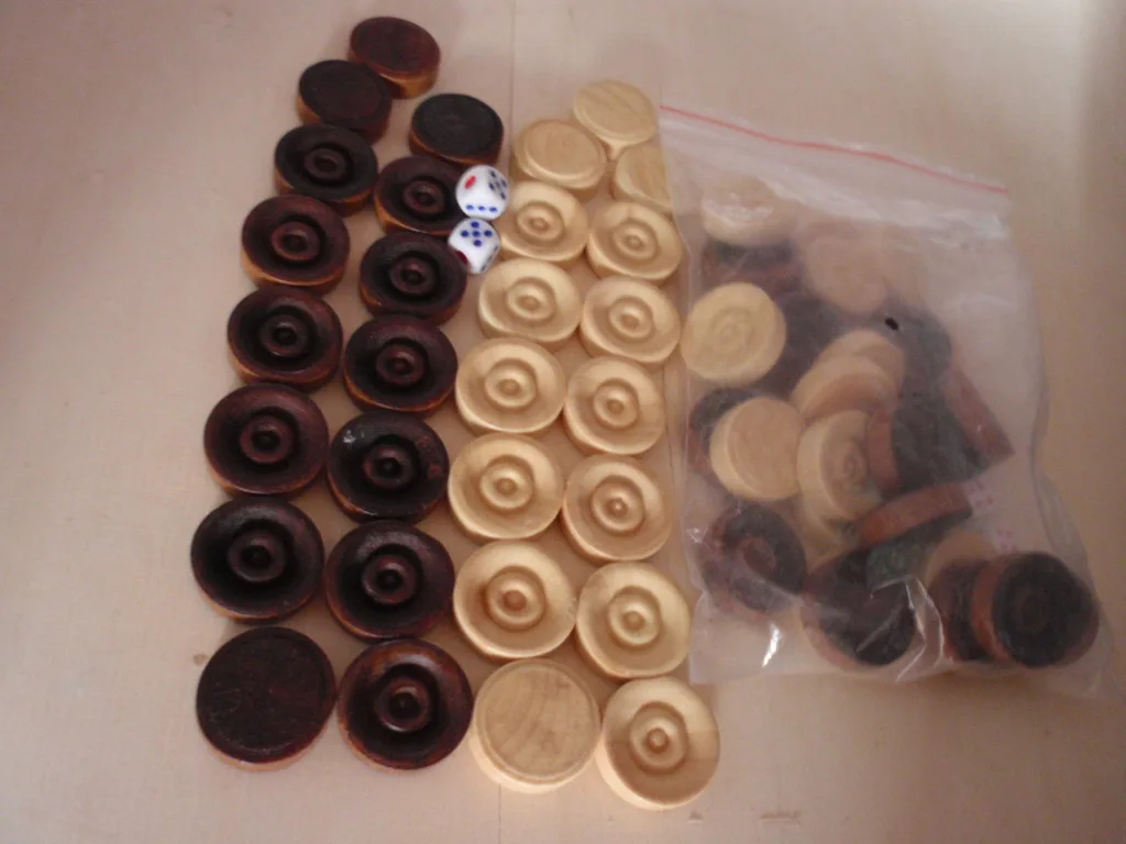 Wooden backgammon Checkers / Wooden Chess pieces  for child toys