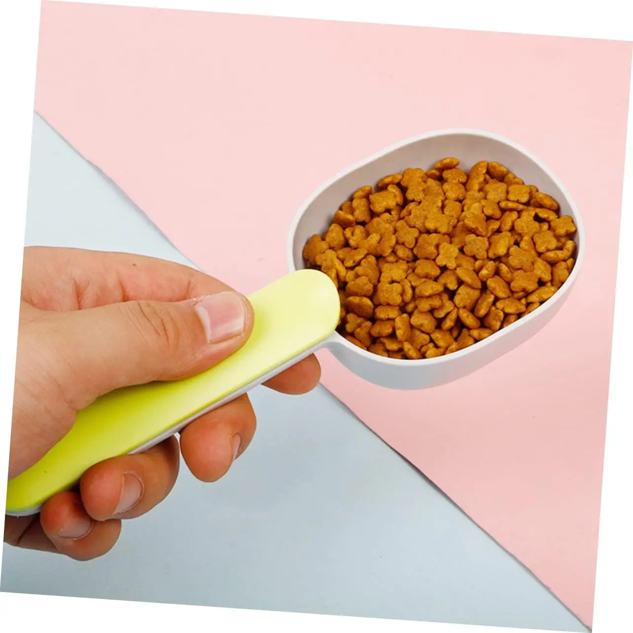 New pet feeding spoon high-color multi-color thickened dogs and cats dog universal with canning spoon handle with clip