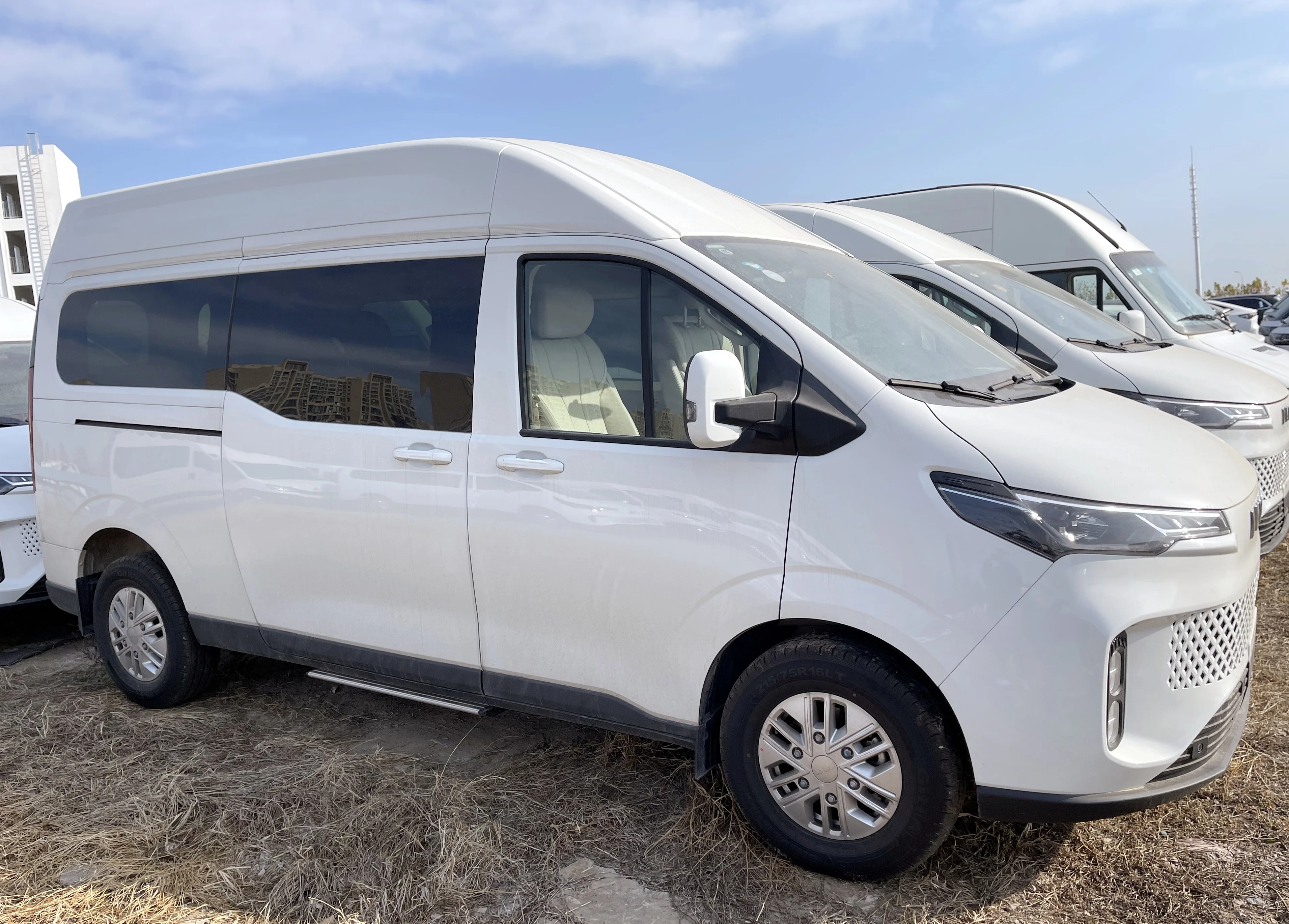 IVECO FIDATO 2.0T 9 Seats MPV Cheap Light Passenger Diesel Car Luxury Van Large Space Truck for IVECO