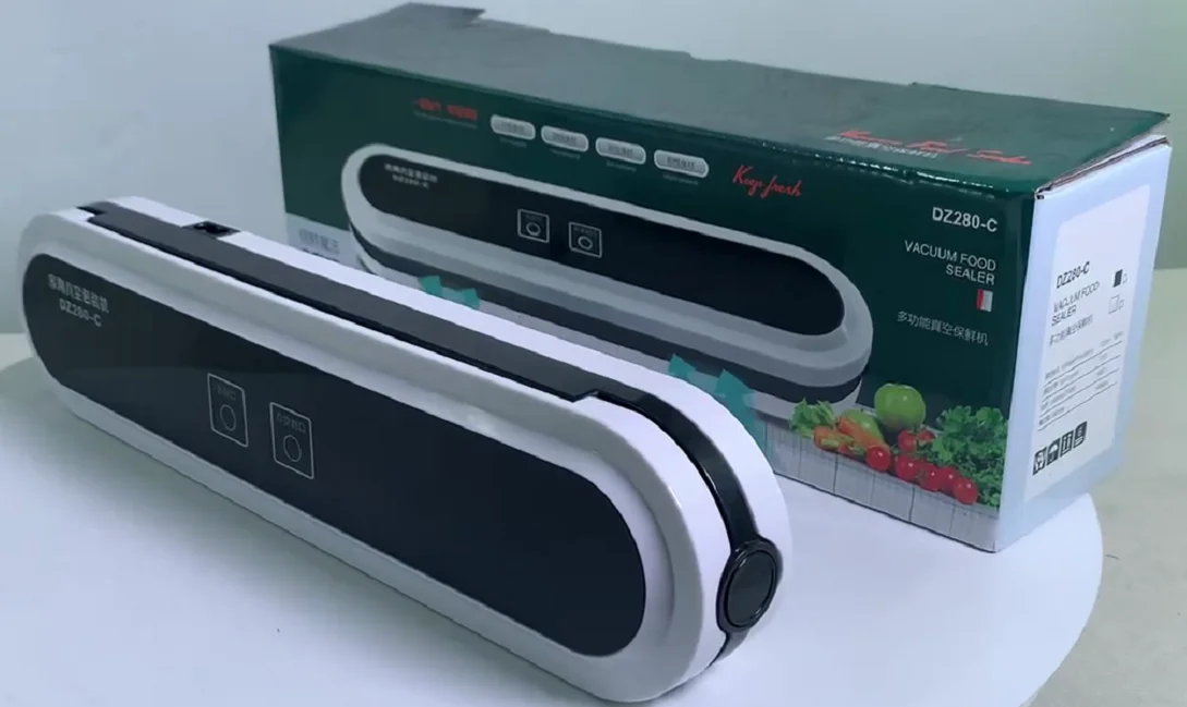 Customized Professional Portable Convenient Operation vacuum bags sealer Household Vacuum Sealer Food Packaging Machine