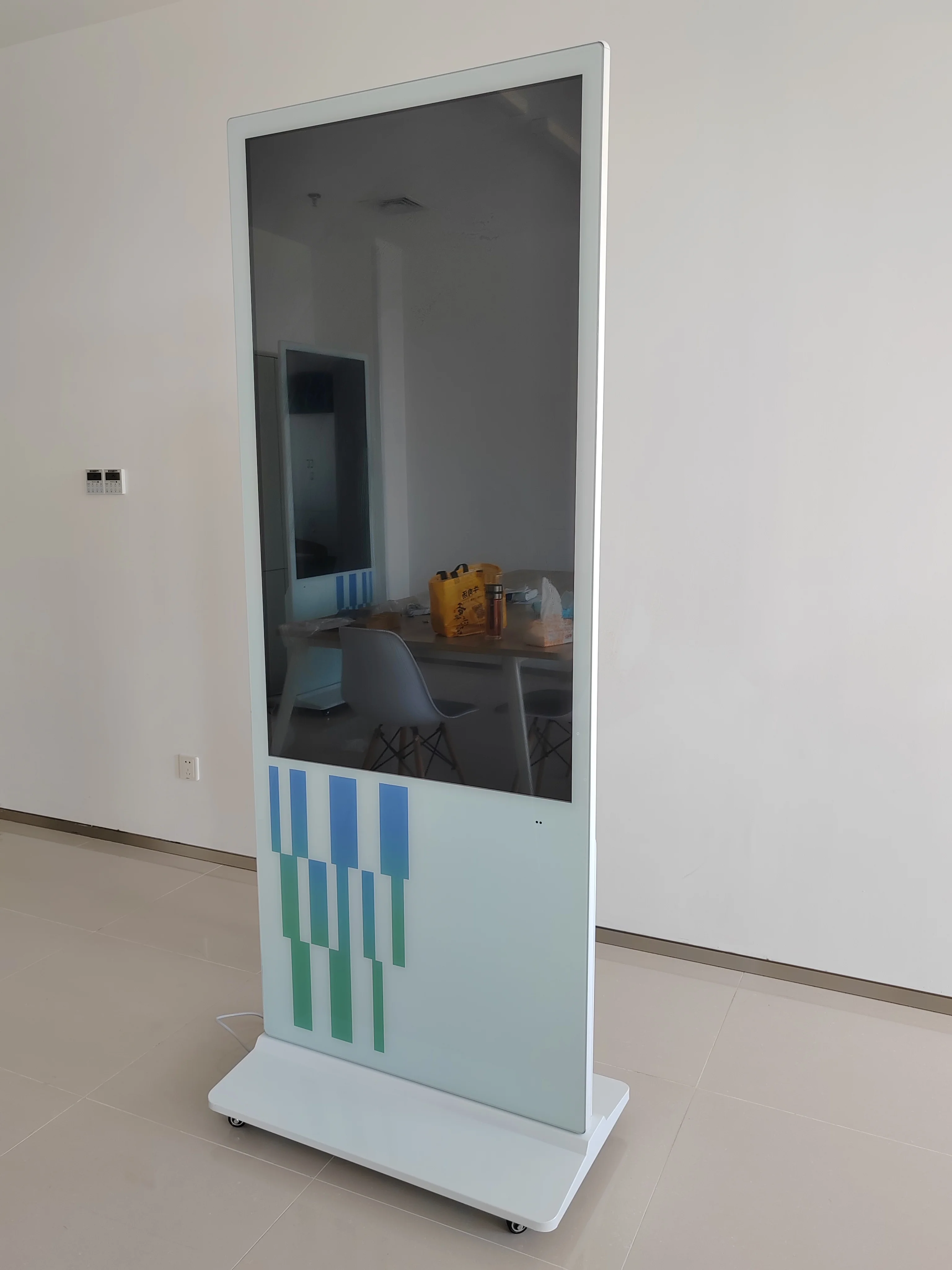 Крытый полноцветный светодиодный дисплей рекламный экран digital signage сенсорный напольная подставка