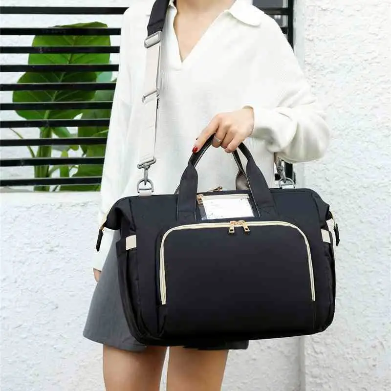 Factory outlet baby diapers waterproof breathable wear resistant multi function mommy diaper bag with change diaper station