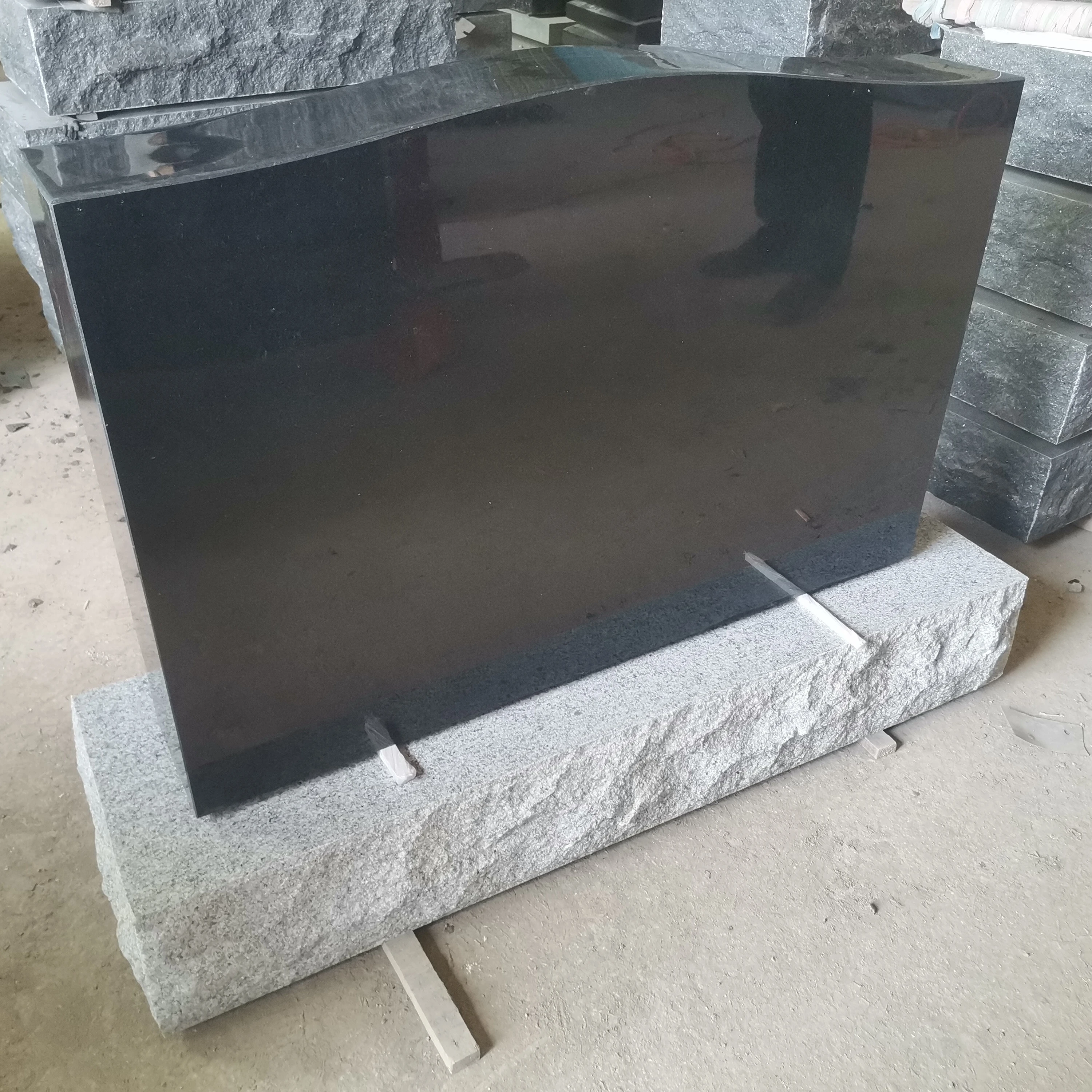 Hot Sale China Black Granite Upright Serp Memorial Headstones with Grey Base