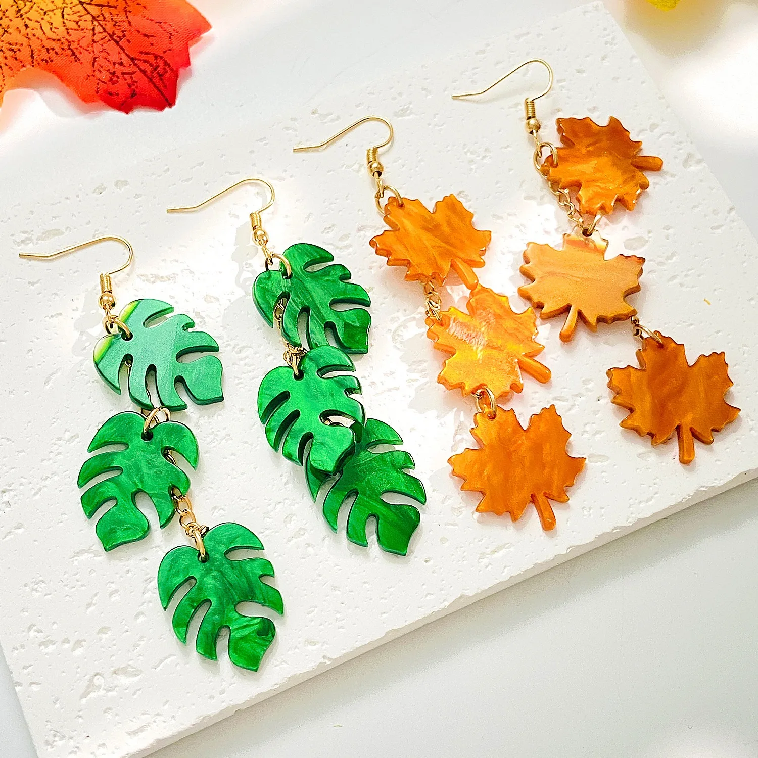 Vintage Crystal Zircon Red Maple Leaf Earrings Women Temperament Rhinestone Ginkgo Leaf Stud Earrings Party Jewelry