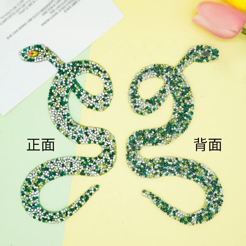 China Manufacturer Shinny Snake Rhinestone Applique Hotfix Rhinestone Patch for Clothing Decorations