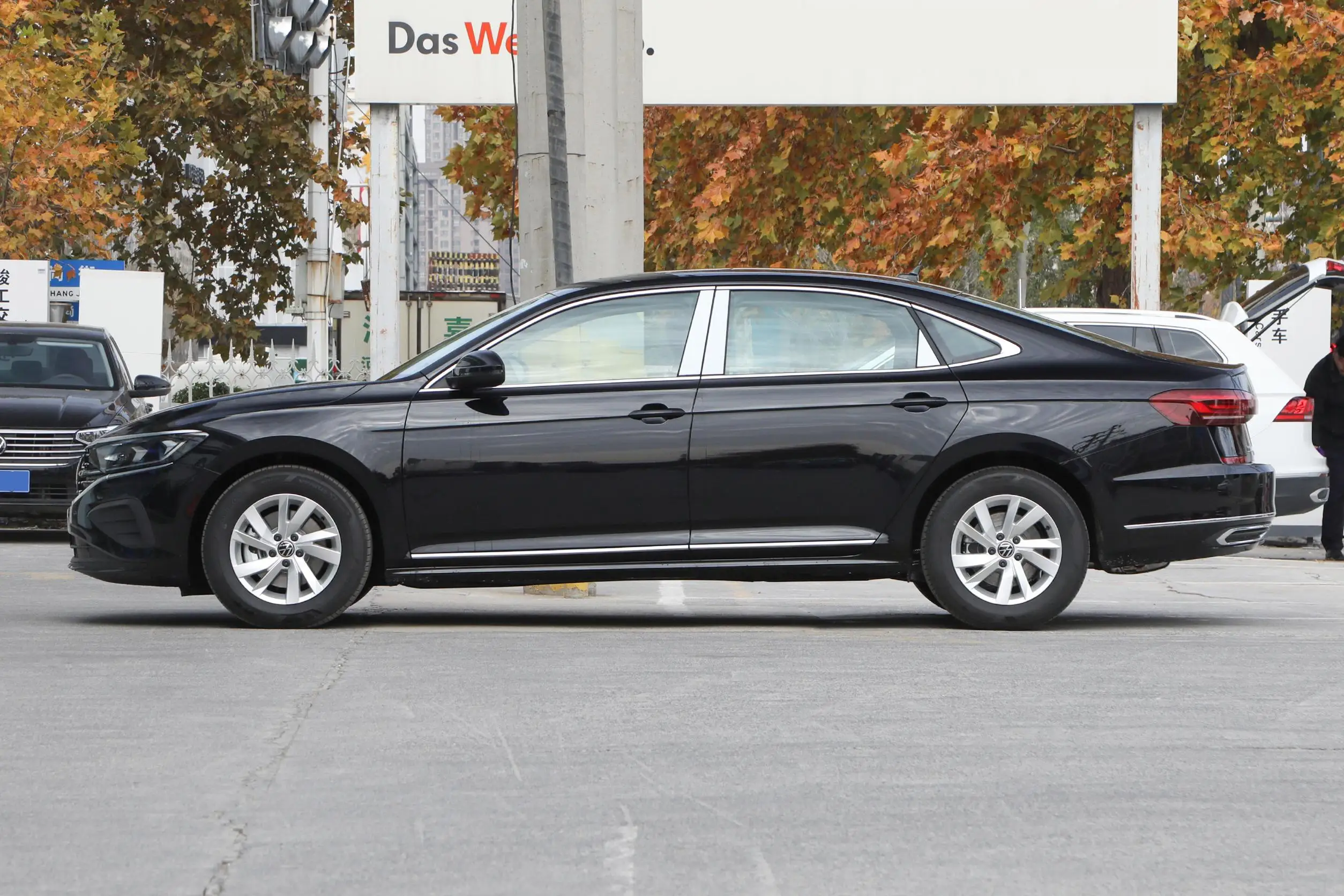2024 Заводская распродажа 4D Седан VW PASSAT 1 4 T 2 0 DCT многофункциональный руль 8l двигатель Китай дешевый Volkswagen Passat