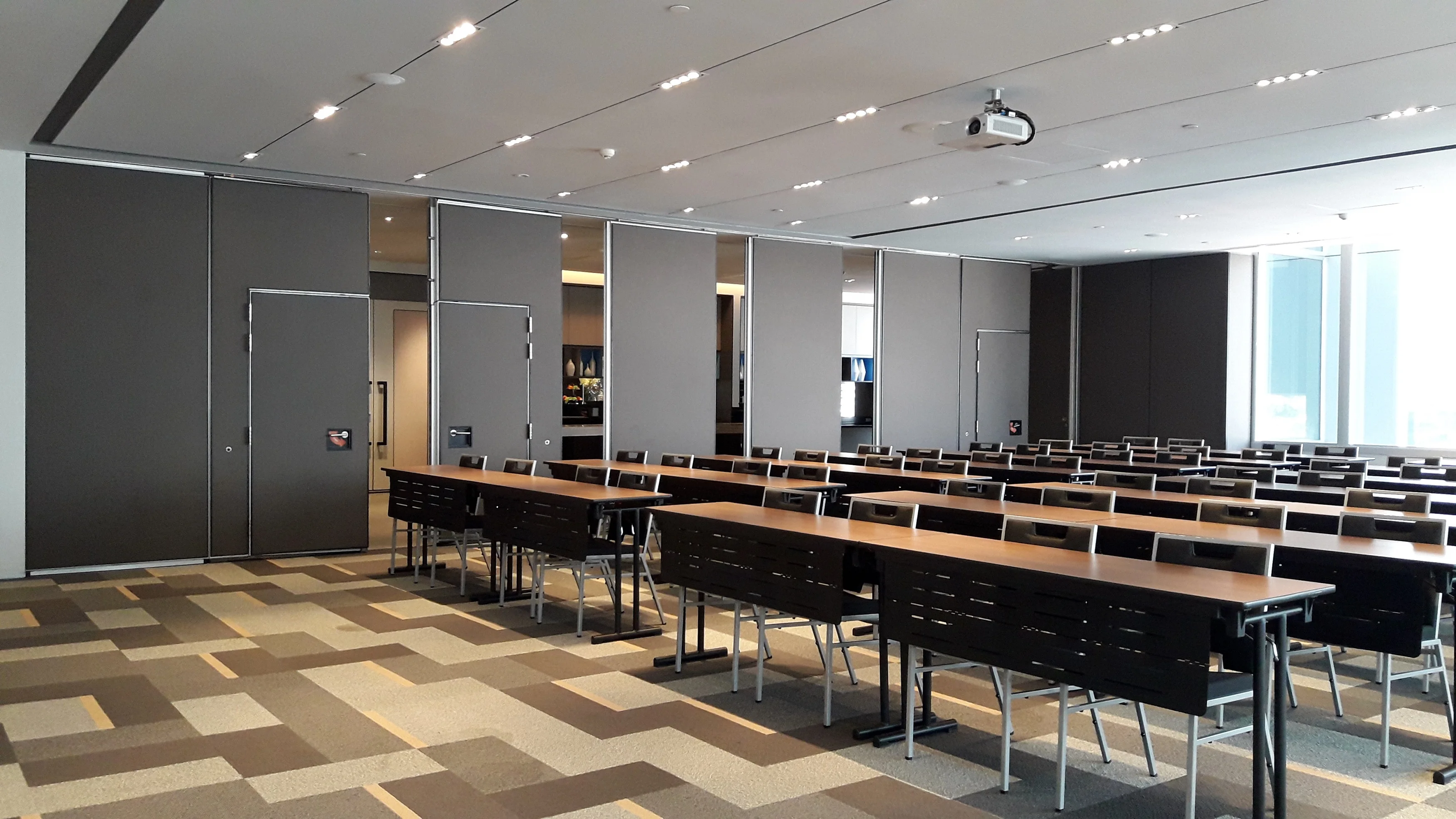 Guangzhou office separation wall acoustic sliding folding partition conference room operable panel space division