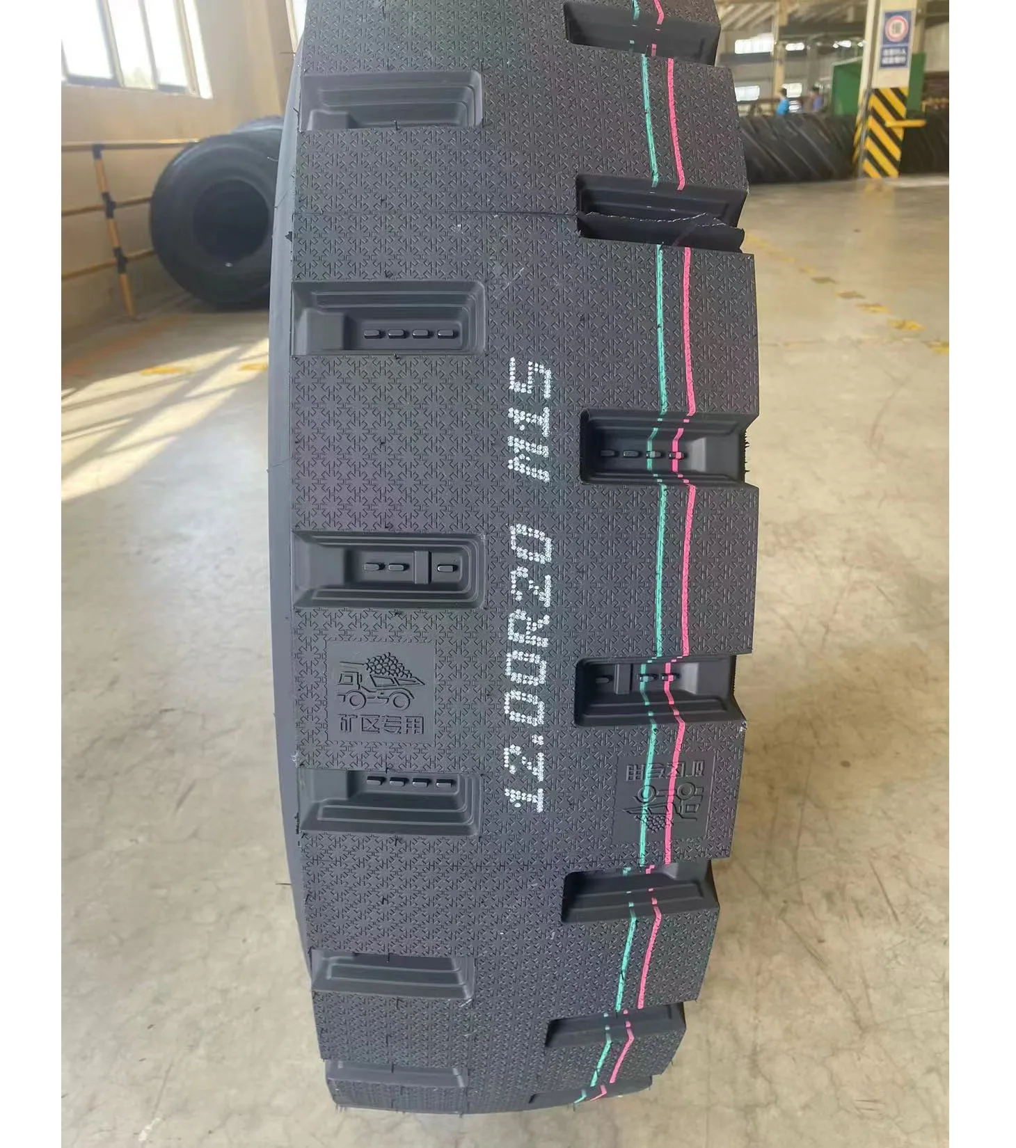 Wholesale Chinese truck tire factory on sale truck tire 11.00R20 TBR tire