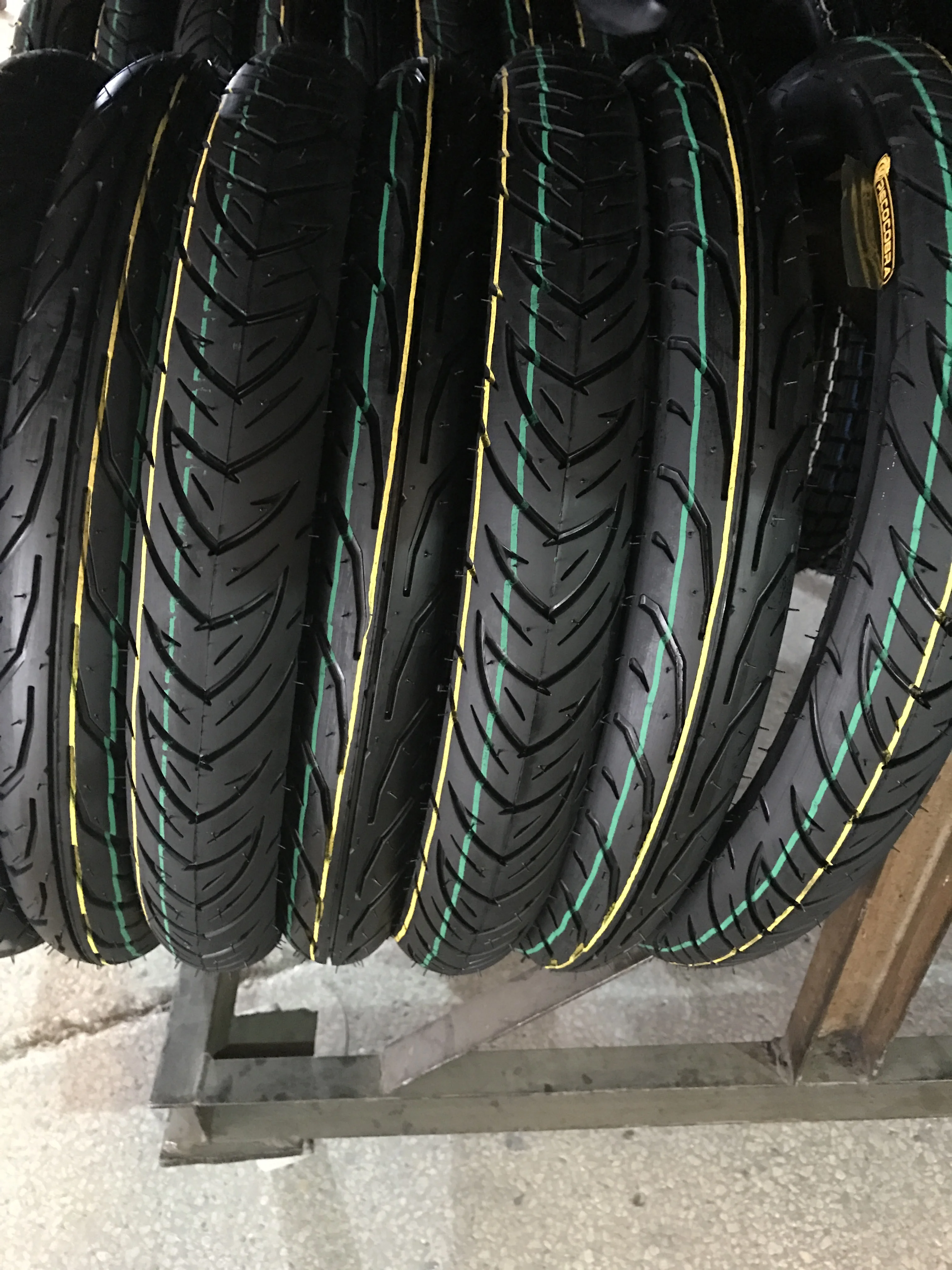 Производитель шин для мотоциклов SUPERWAY SPORTRAK 30018 3 00 18 Таиландская