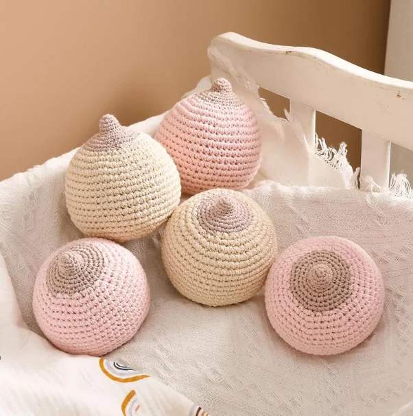 Моделирующая модель амигуруми для кормления