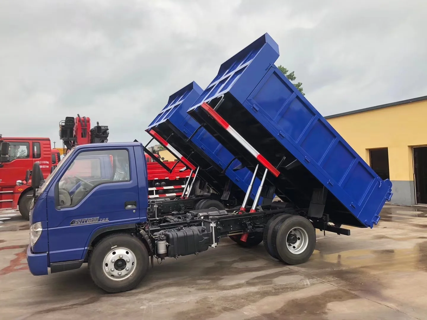 China factory direct sale  foton forland  right hand drive 4x2  3 tons light dump dumper truck   tipper  vehicle