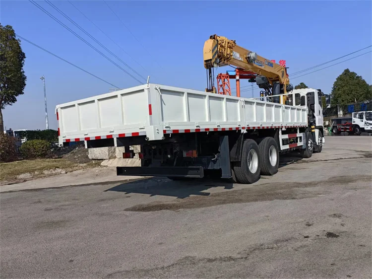 ISUZU 8x4 Truck Mounted Crane 14 Ton Telescopic Knuckle Boom Crane Truck for Sale