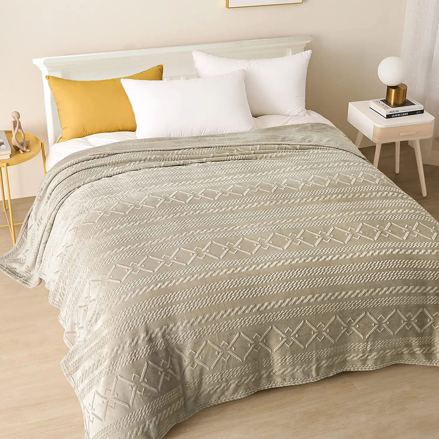 Oversized Super Soft Plush Bed Blankets & Throws 100% Polyester Warm Plush Luxury Flannel Fabrics Blankets In China For Winter