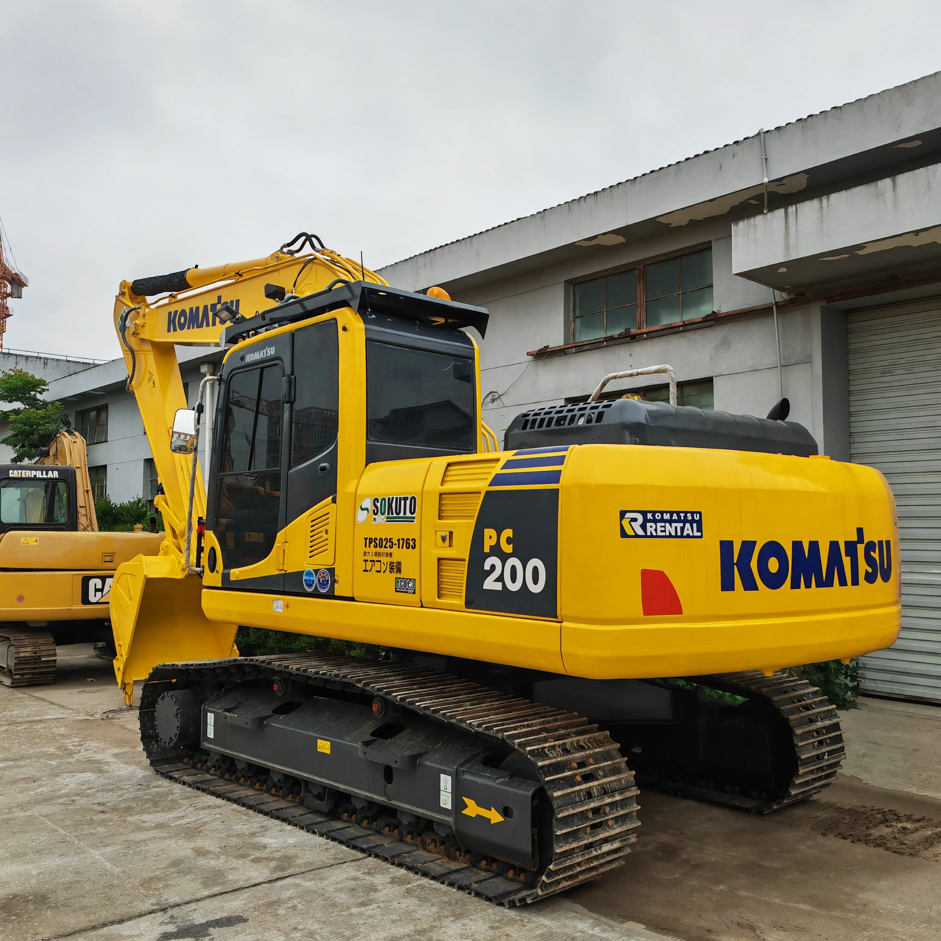 High quality KOMATSU PC200-8 used crawler excavator Japan