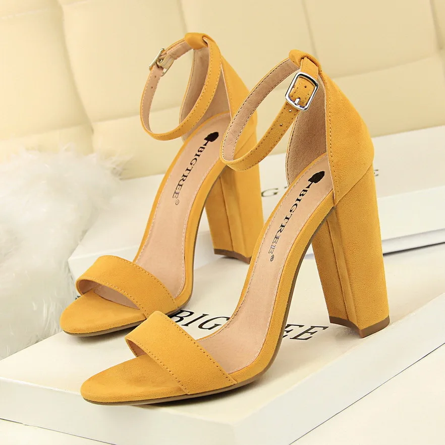 2021 New design shoes leather out sole lady  heels shoes fashion simple chunky one belt spring heels women 2021 heeled sandals