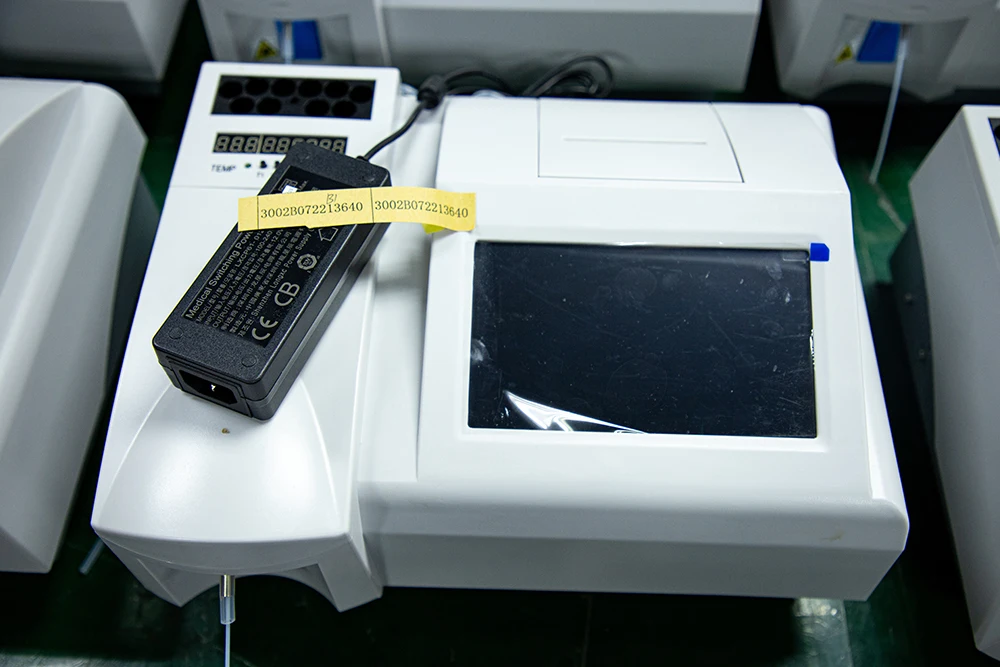 Portable Semi-Automatic Veterinary Chemistry Analyzer Clinical Analytical Instruments with Flow Cell for Portable Use