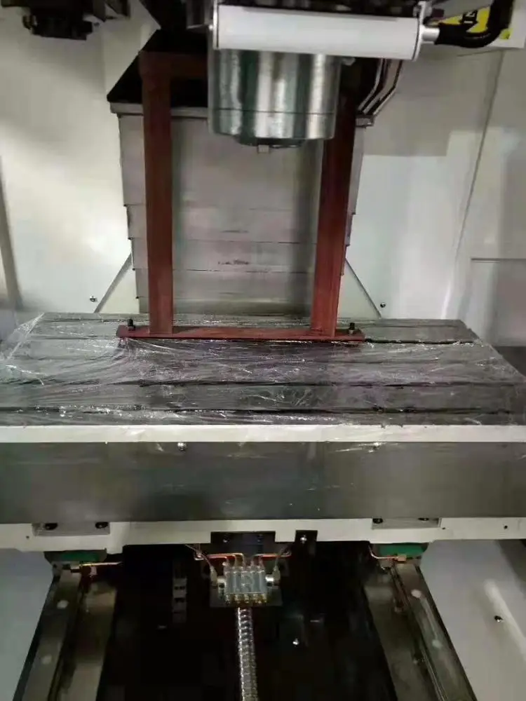  Подержанный металлический вертикальный фрезерный станок с ЧПУ CHAOQUN VMC 850