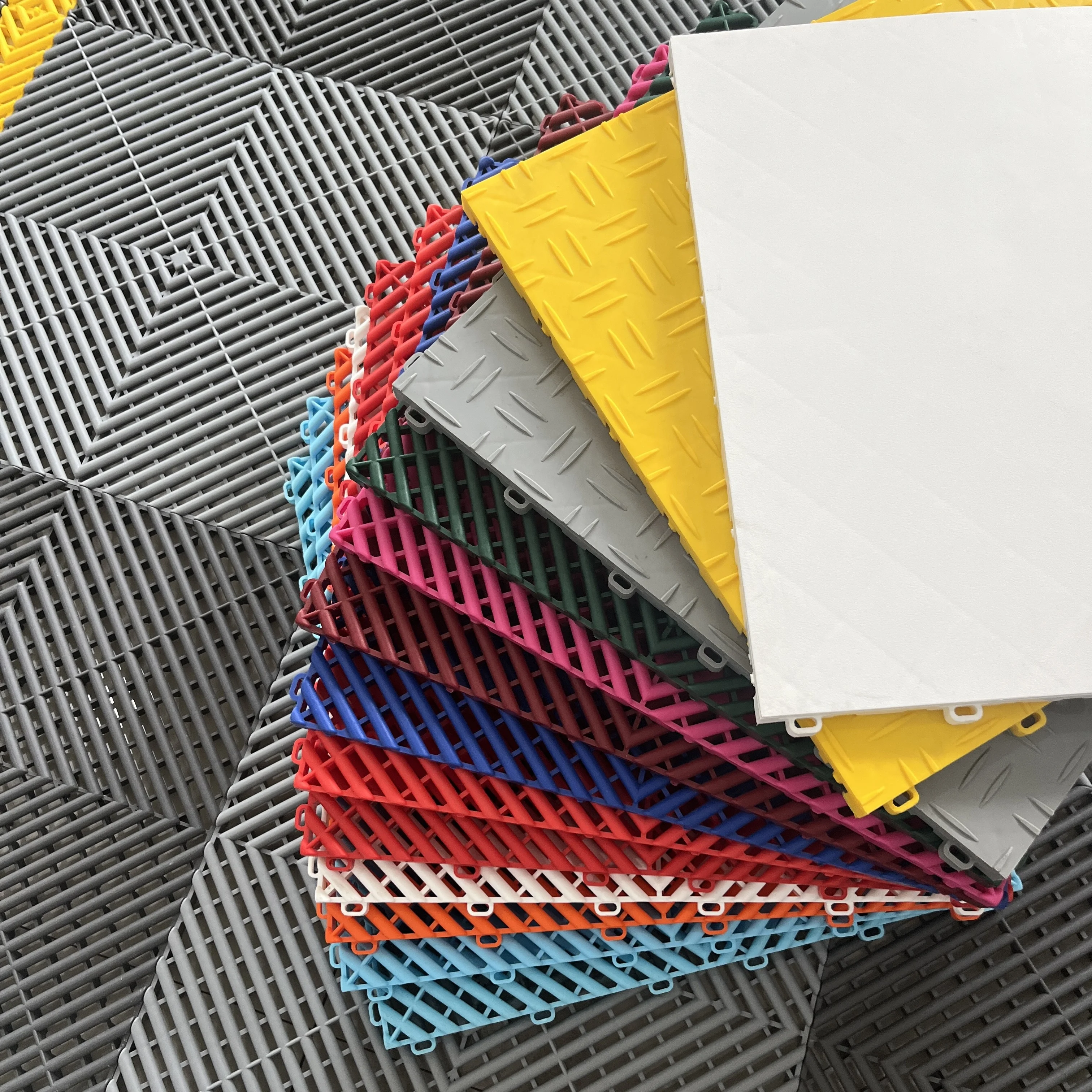 Garage Tiles Interlocking Flooring Anti-slide Plastic/pp Garage Floor Matts For Repair Shop/4s Car Maintenance Shop/workshop