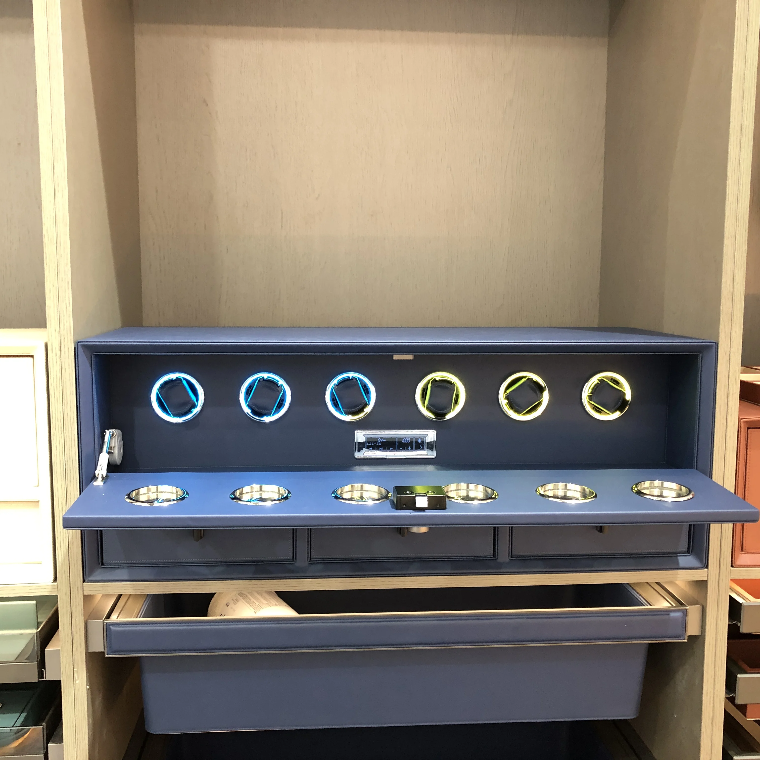 CHENHF Direct Supplier Luxury Automatic Watch Winder Touch Screen Smart Remote Control with Fingerprint Unlock Watch Box