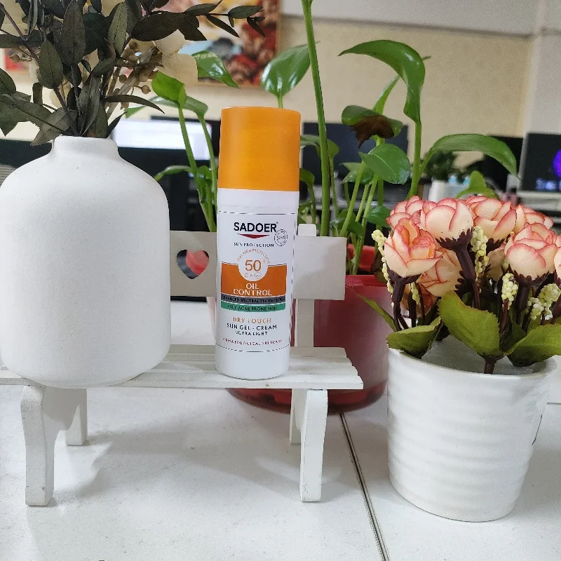 Wholesale outdoor isolation UV moisturizing sunscreen oil control refreshing not stuffy sunscreen