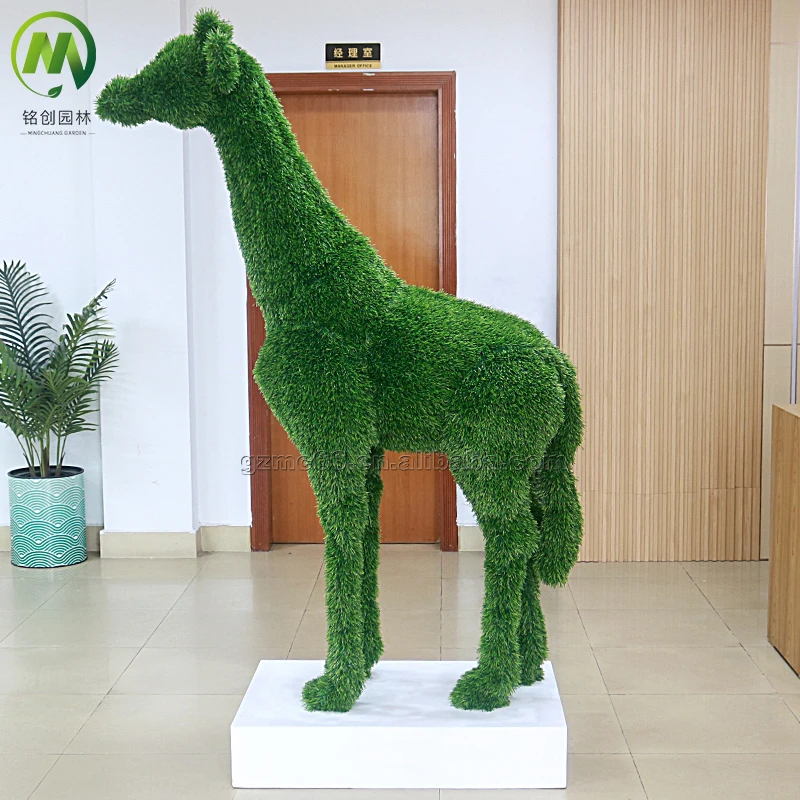 Customized Shape Artificial Turf Grass Status Giraffe Topiary Sculpture Artificial Grass Animal for Garden Landscaping