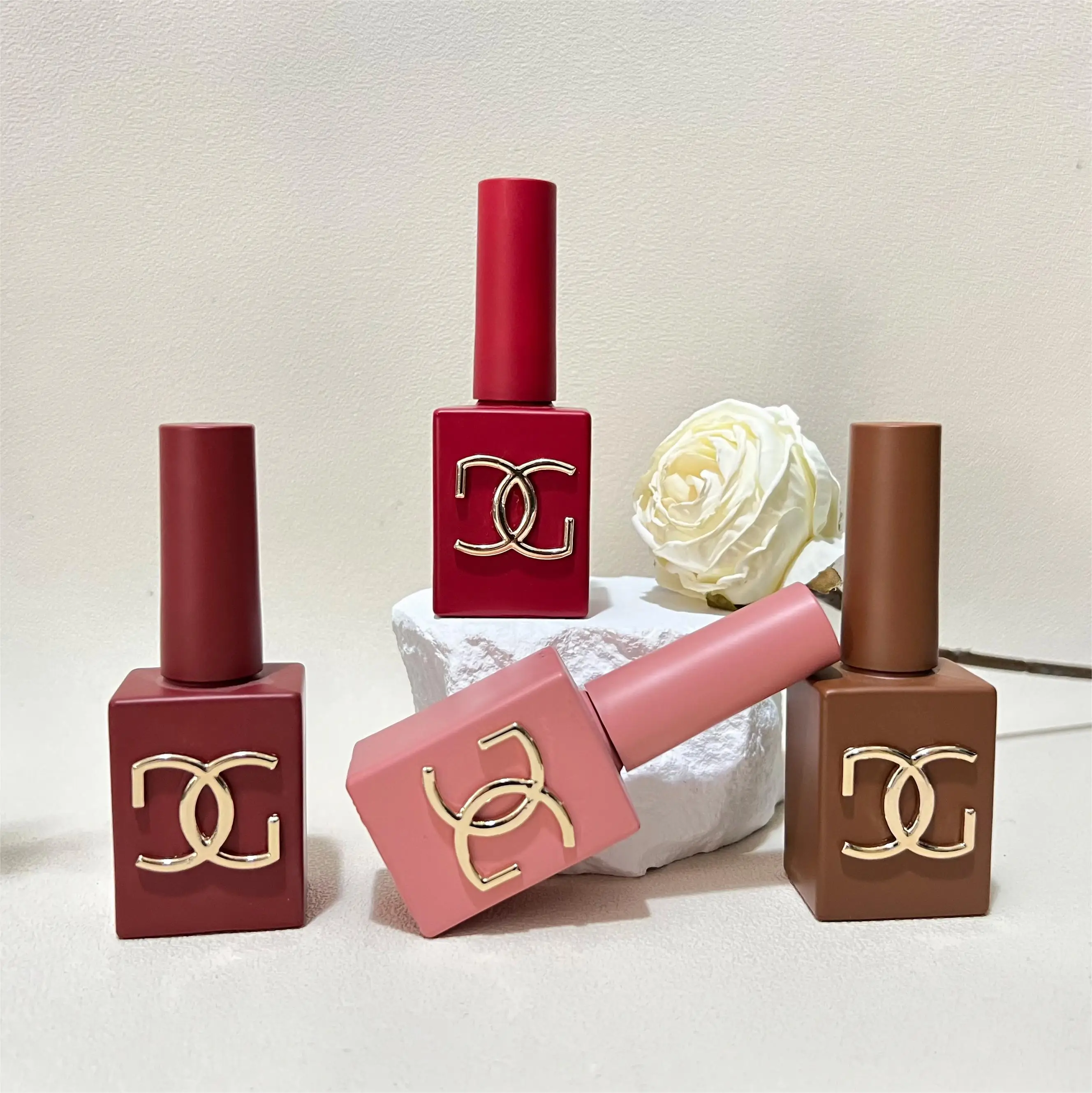 Factory custom made 10ml 15ml large empty uv gel nail polish glass bottle with metal logo