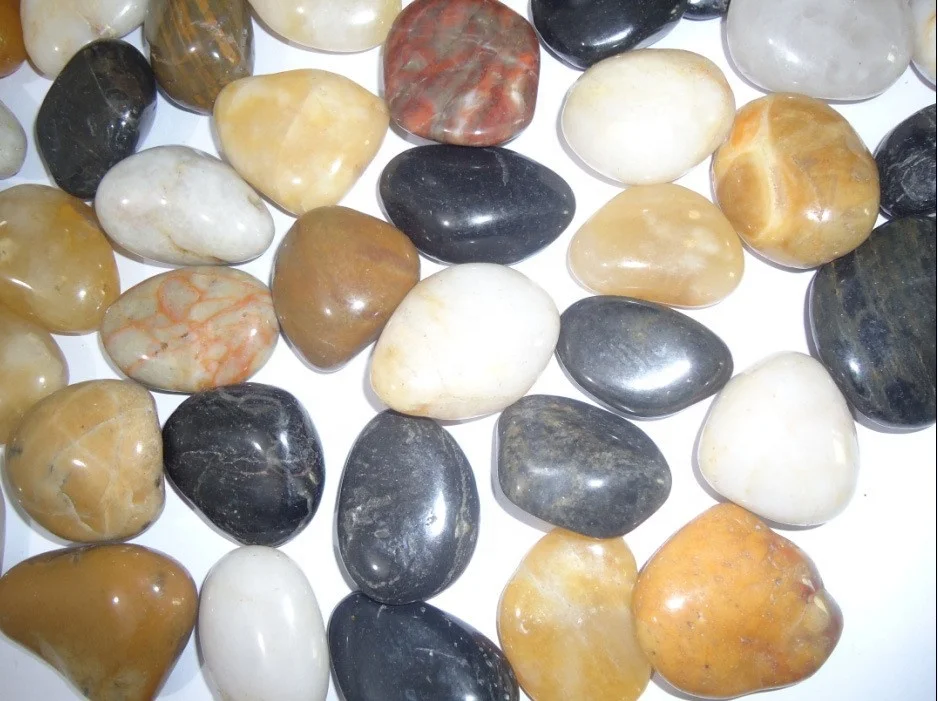 Factory Supply Garden Natural Tumbled Round Snow white  pebble rocks and green river pebble stones and black beach pebbles