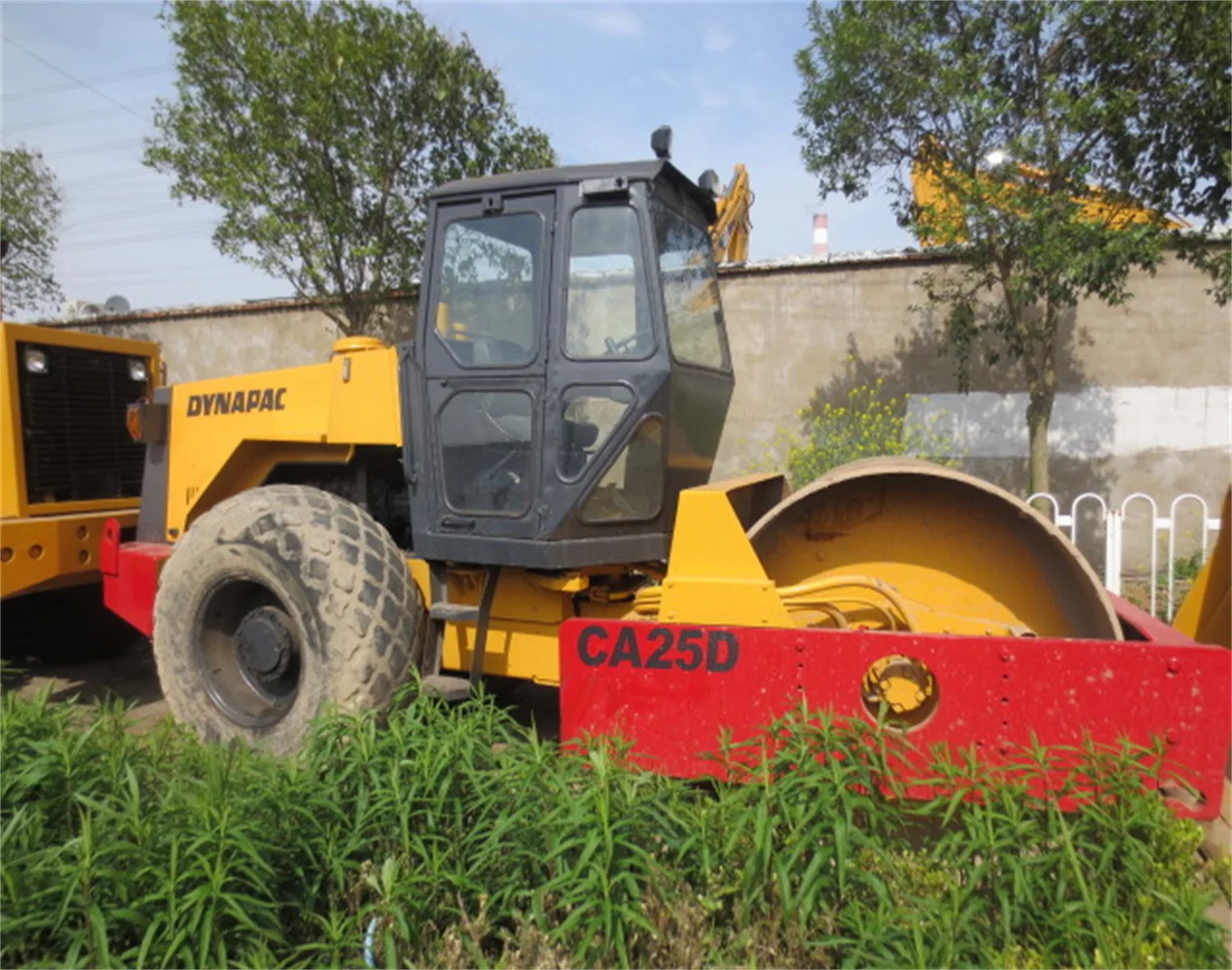  Б/у дорожный каток Dynapac CA25D б/у 13 тонн ка25d уплотнитель