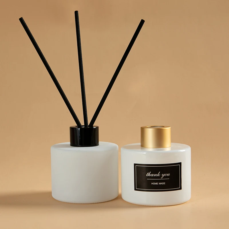 White Private Label Sticker 50ml 100ml Empty Round Deodorant Scent Container Fragrance Perfume Glass Bottle Diffuser Aroma