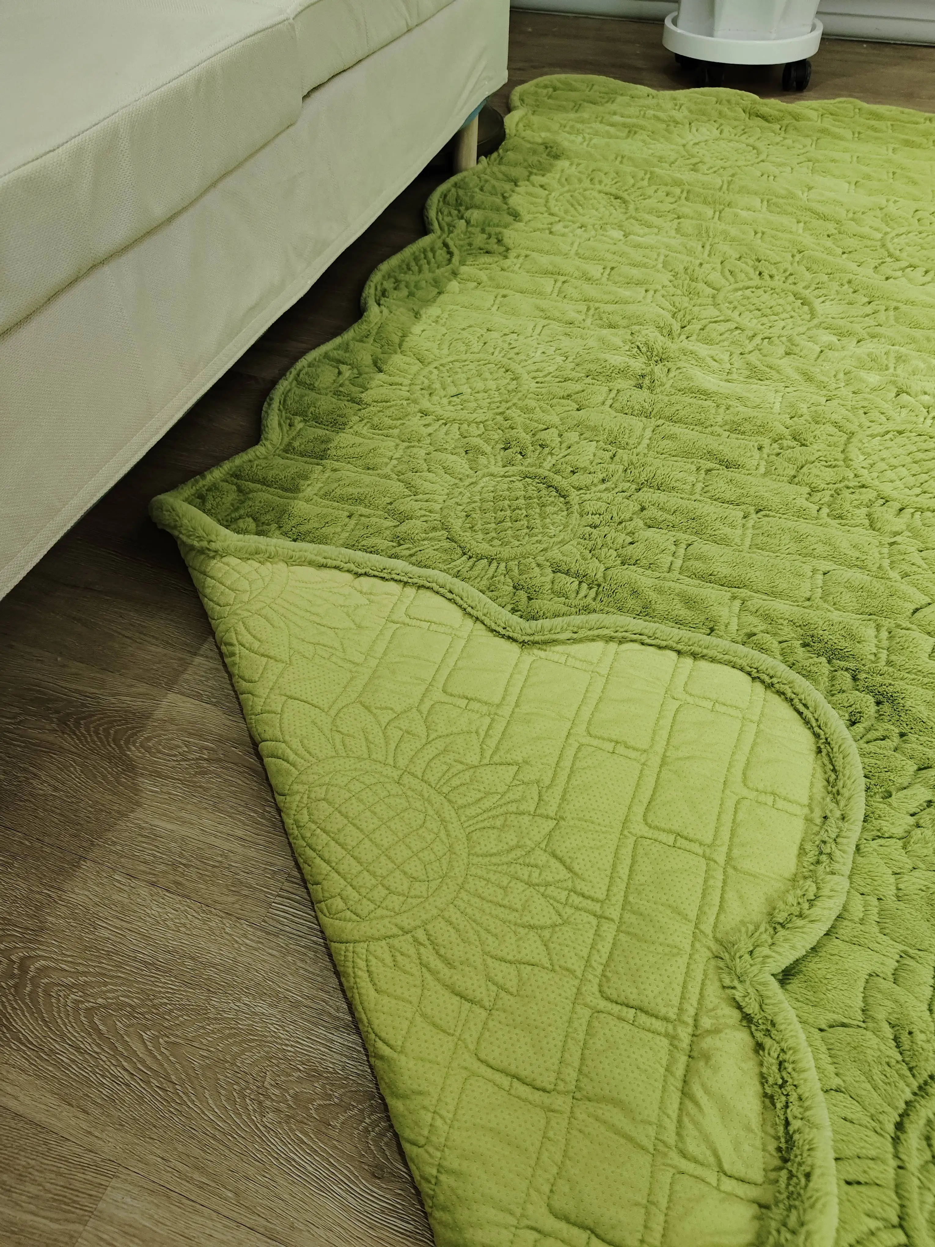 Customized Pattern Green High Quality Luxury Beautiful Carpet Decorations for Family