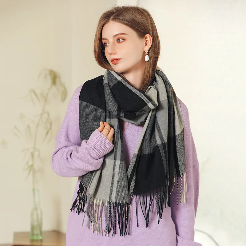 LOW MOQ Custom Logo 2023 plaid scarves autumn and winter thickened knitted other scarves shawls for women stylish