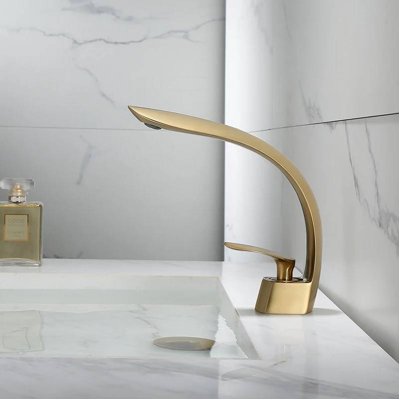 Retro Creative Single Hole Hot Cold Water Golden Mixer Tap Bathroom Modern Italian Style Brass Basin Faucet