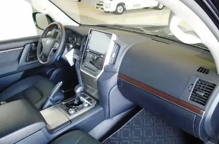 Б/у Toyota Land Cruiser 200 GX-R V8 4.5L 4WD турбодизель 100% отлично работает безаварийно гарантия 1 год.
