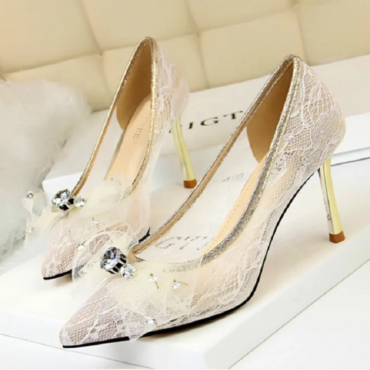 Wholesale Price Handmade Lace Embroidery Woman Dress Shoes Talon High Heel Pumps for Ladies