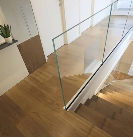 Garde-corps en verre intérieur sur escalier Privacy Glass Balustrades Residential Aluminum U Channel Tempered Glass Fence