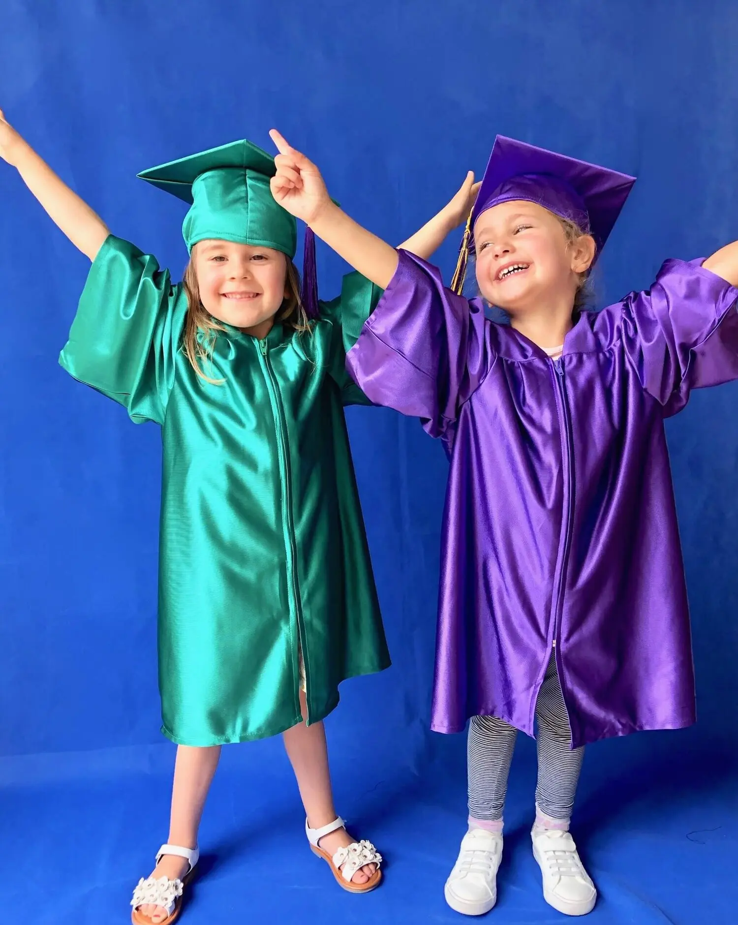 Wholesale Disposable Shiny Kids Long Gown Customized Kindergarten Graduation Caps And Gowns