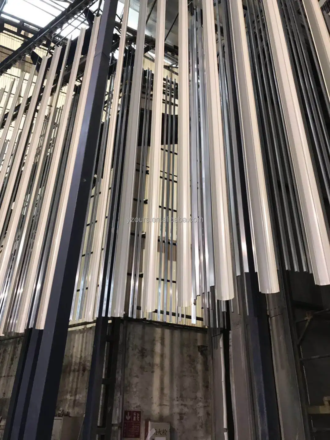 Vertical aluminum steel profiles powder coating line with O-shaped sandwich powder booth system