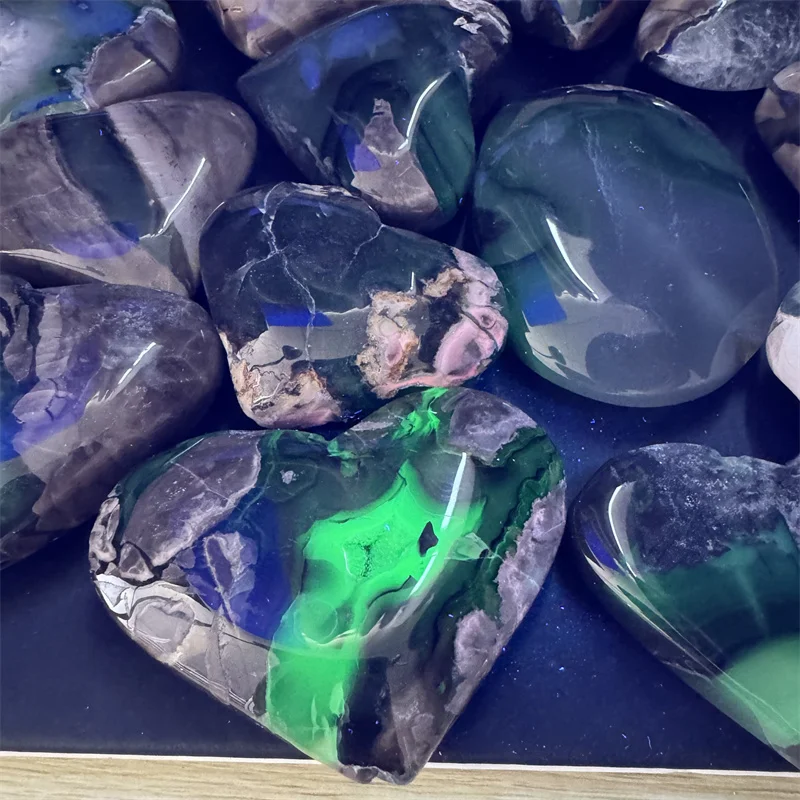 Natural Wholesale Price Crystal Worry Stone Volcanos Agate Heart Fluorescence Agate  For Healing