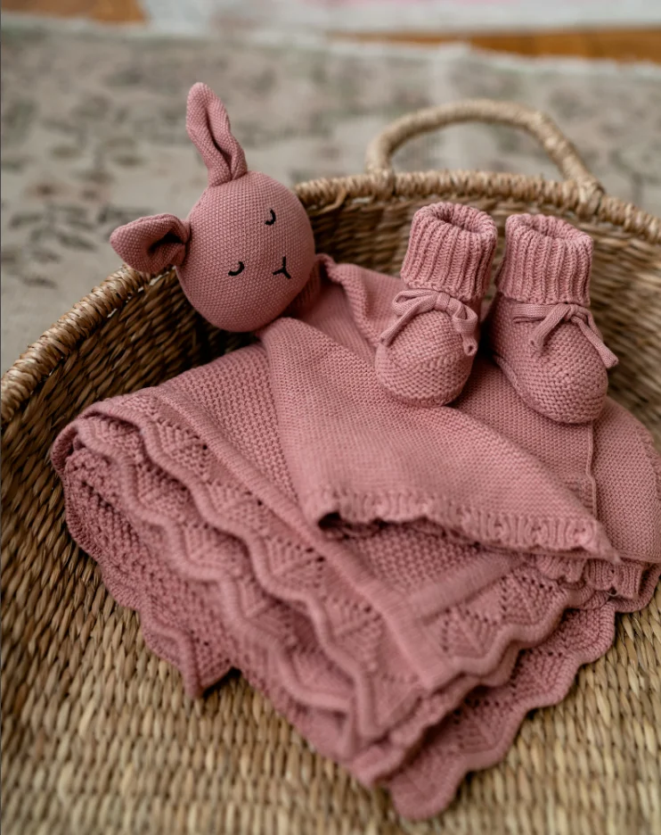 Knit Edge Popular Reversible Breathable Crochet Baby Blanket Vintage Heirloom Swaddle Holding Blankets Bunny With Shoes