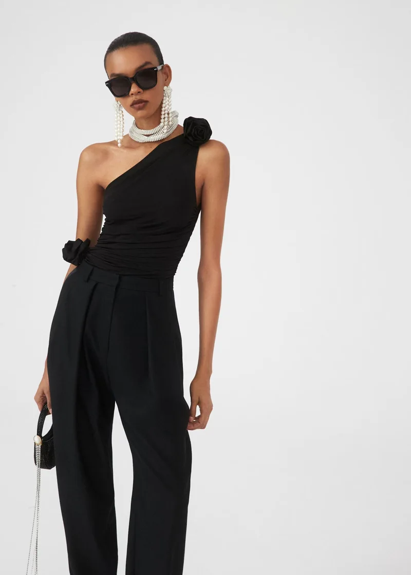 Modern Three-Dimensional Rose Flowers Knitted Vest Proud Visual Beauty with Slim Top and Slanted Shoulders Summer Cotton Vest