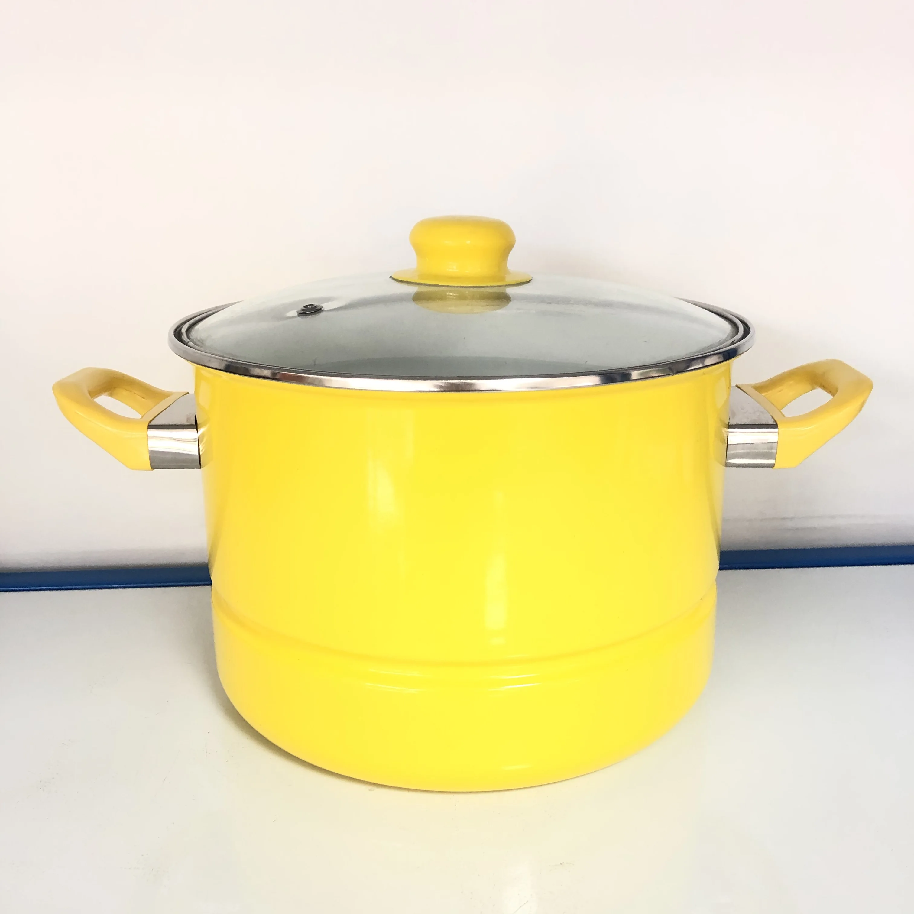 AVON yellow enamel steamer olass de peltre