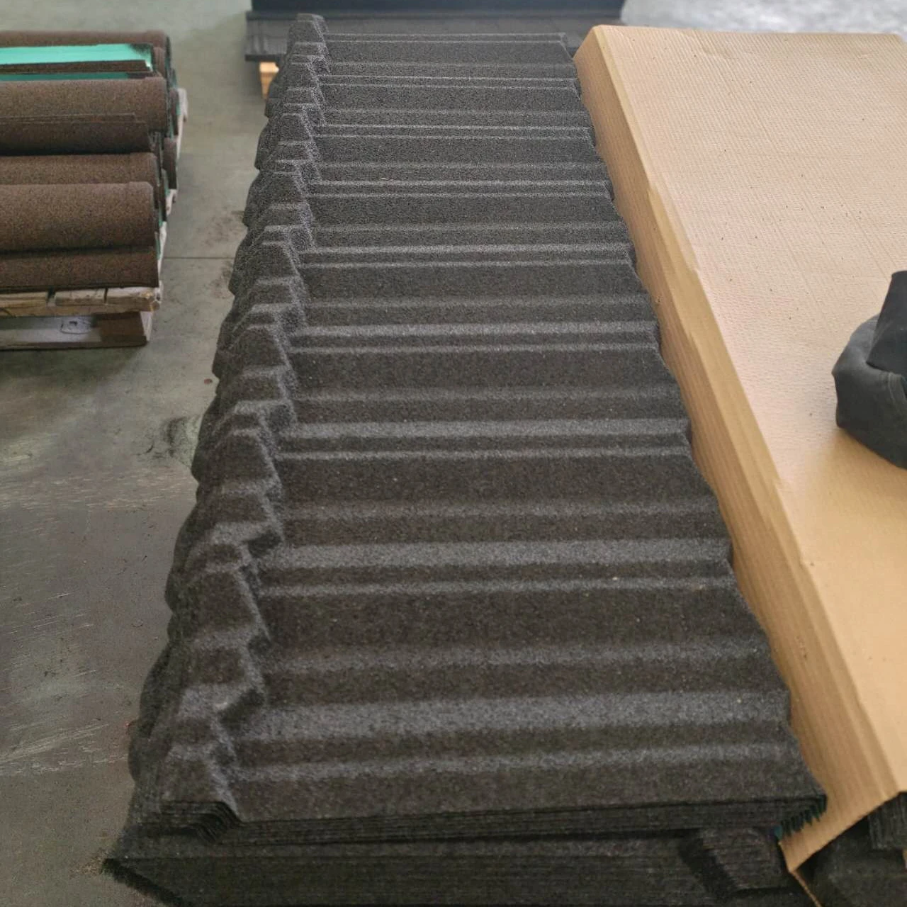 Relitop Stone Coated Steel Roof Tile Black Color Classic Style Roofing Sheet Seven Waves Stone Chips Step Tile