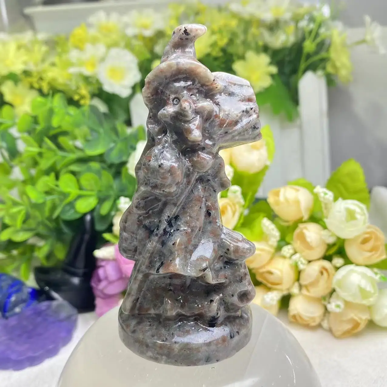 High Quality Halloween Witch Natural Yooperlite Crystal Carving UV Fluorescent Energy Reiki Home Decor Gift