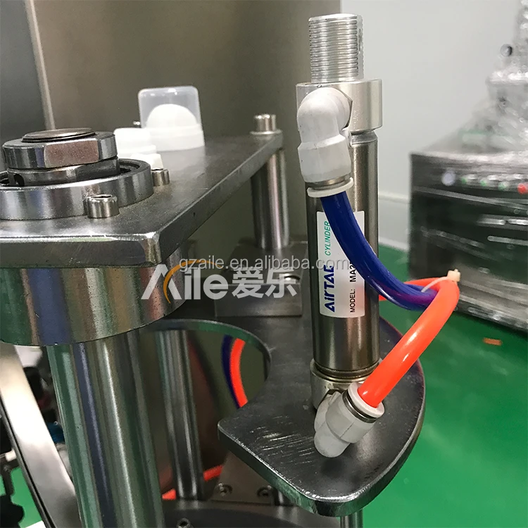 Automatic aerosol nozzle feeding machine for pesticides hair spray shaving foam alcohol