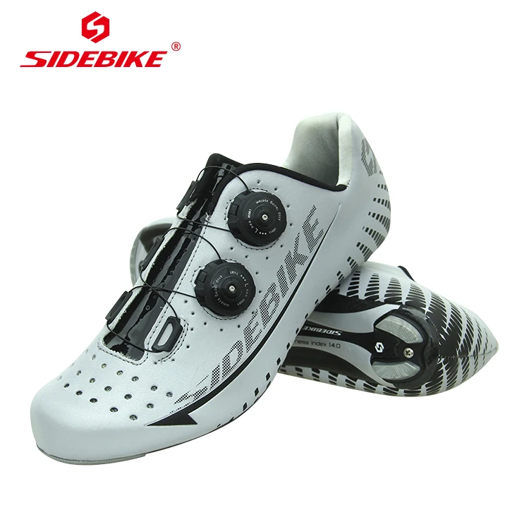 Riding shoes with reflective effect for safer nighttime riding