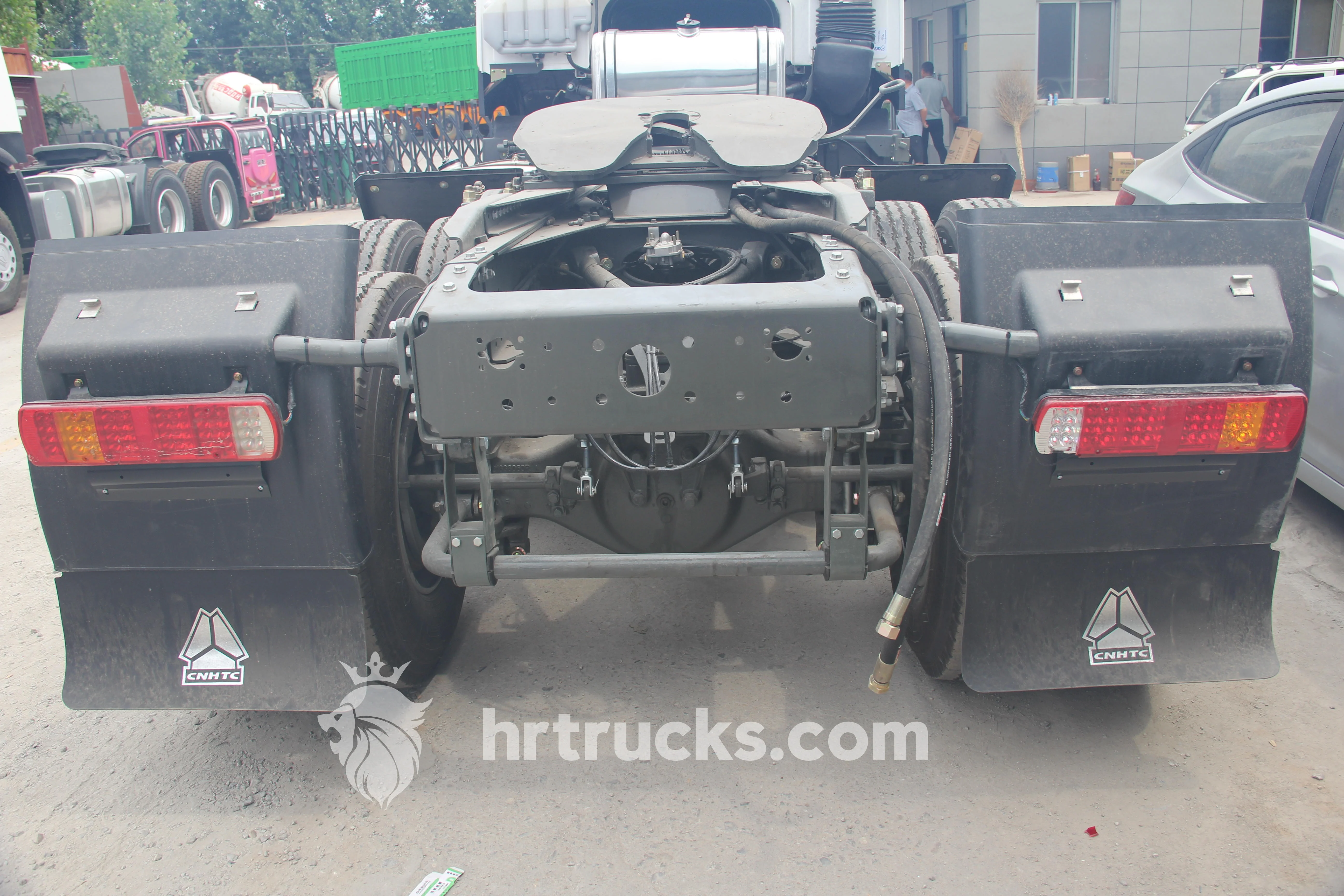Тракторы Sinotruk Howo 6 х4 тяжелый грузовик дизельный ручной тягач левое рулевое управление евро 2 б/у