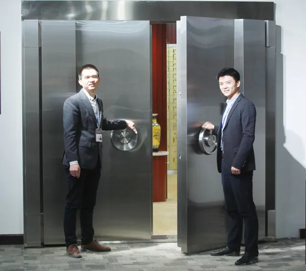 Solid disk stainless steel  emergency door  vault  safe  door  vault  panel