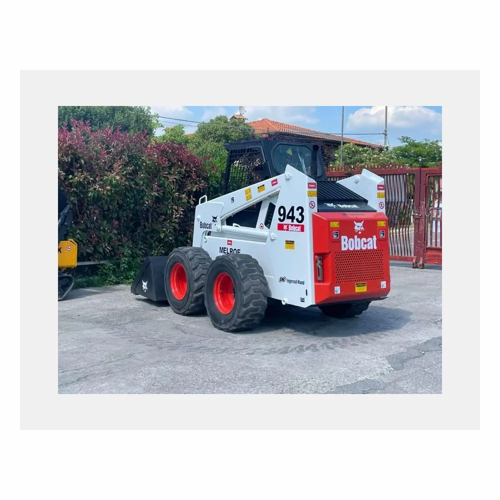 Б/у погрузчик с бортовым поворотом Bobcat 943 от AUM